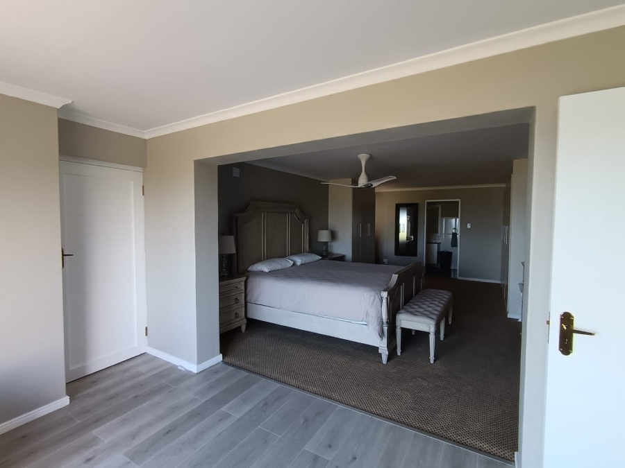 5 Bedroom Property for Sale in Kleinbaai Western Cape